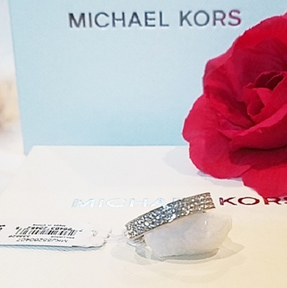 Michael Kors Jewelry - 💛Michael Kors Beautiful Ring